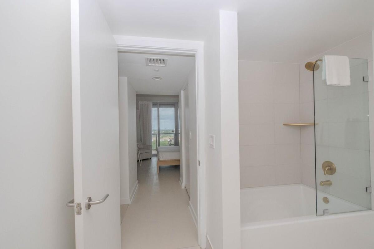 2B 2B Luxury Ocean Views Apt In Hallandale Beachアパートメント エクステリア 写真