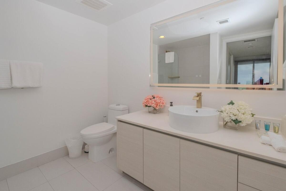 2B 2B Luxury Ocean Views Apt In Hallandale Beachアパートメント エクステリア 写真